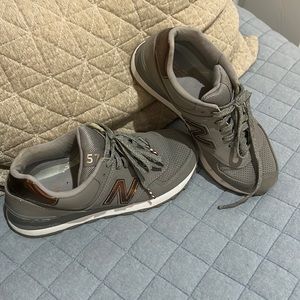 New Balance Women’s tennis shoes size 8.5